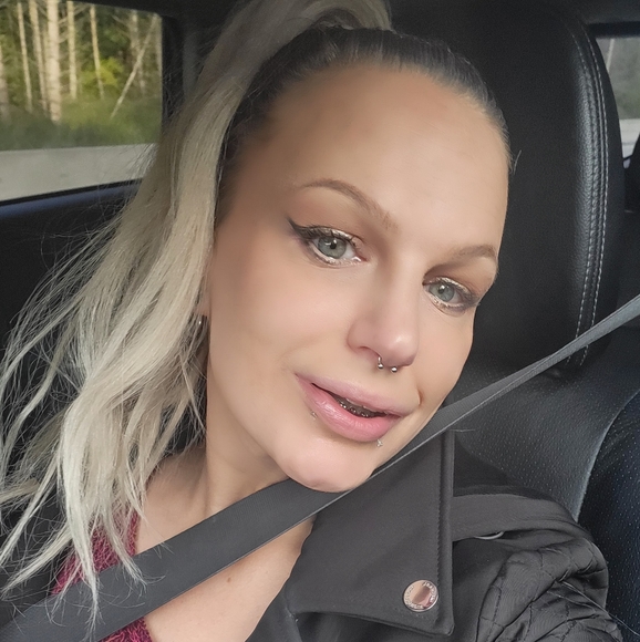 Meet your Posher, Tasha 👽💕 - Picture 3 of 3